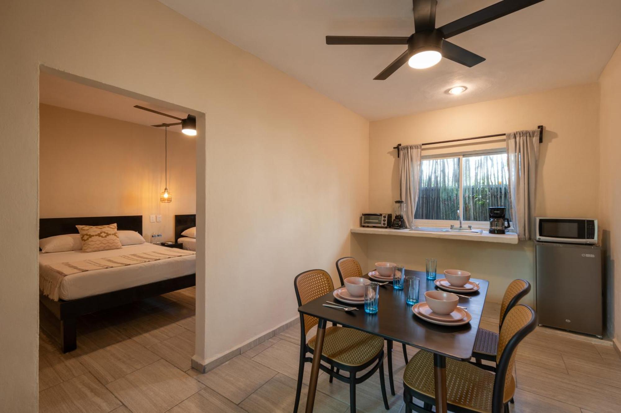 Isla Caracol Hotel