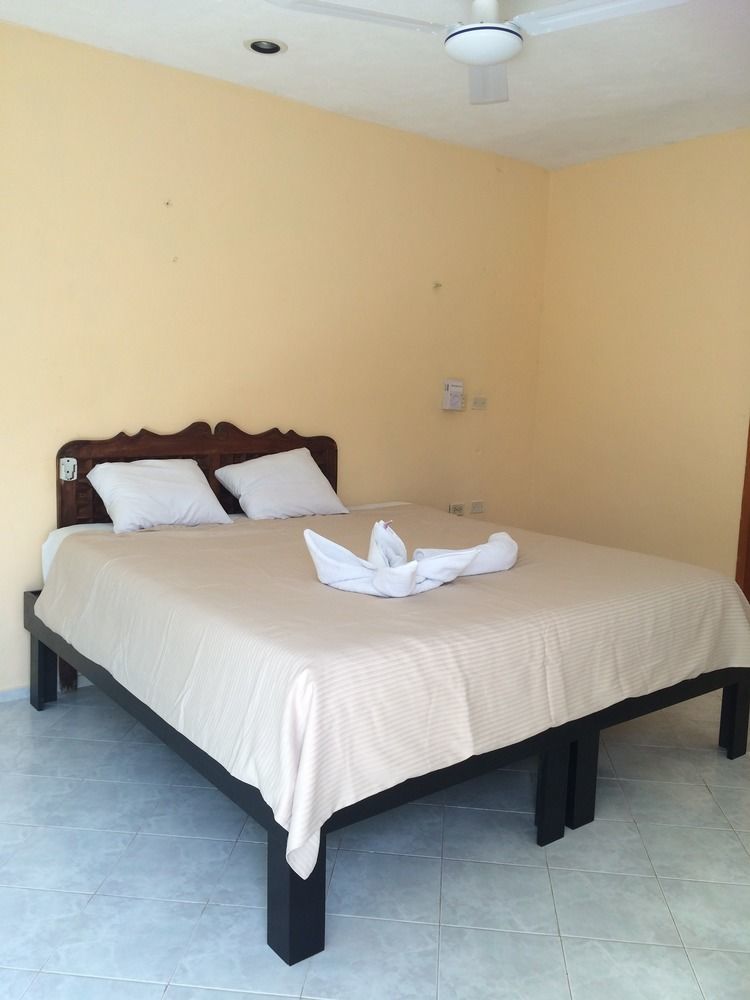 Isla Caracol Hotel